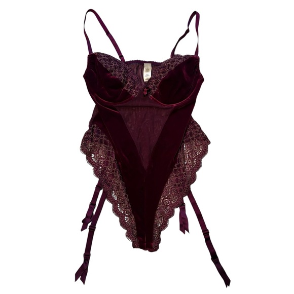 Victoria's Secret Burgundy Velvet Teddy Bodysuit
Vintage, Sz 36B - Picture 11 of 15